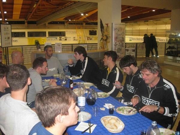 Cena con la prima squadra al PalaOrlandi