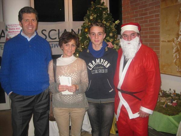 Andrea Bucciarelli con mamma, il D.G. Guerrini e Babbo Natale