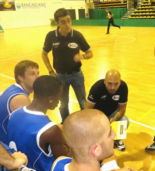 Coach Simone Cini durenate un Time Out