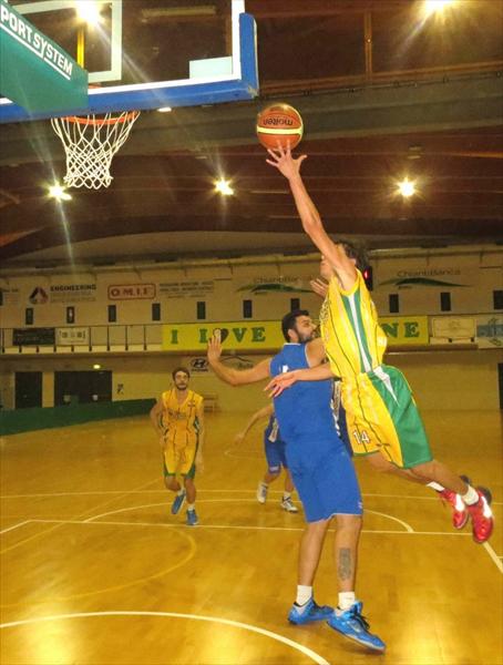Nepi proiettato a canestro
