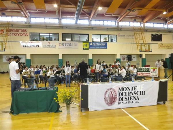 I musicisti dell'orchestra Young Band di Chiusi