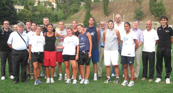 La squadra femminile della Consum.it Costone al Campo Scuola