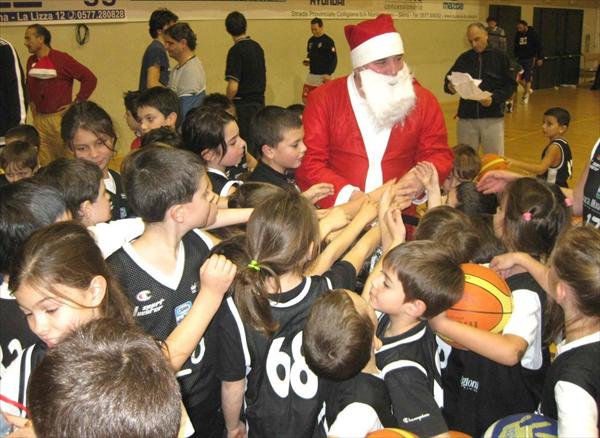 Babbo Natale consegna i doni