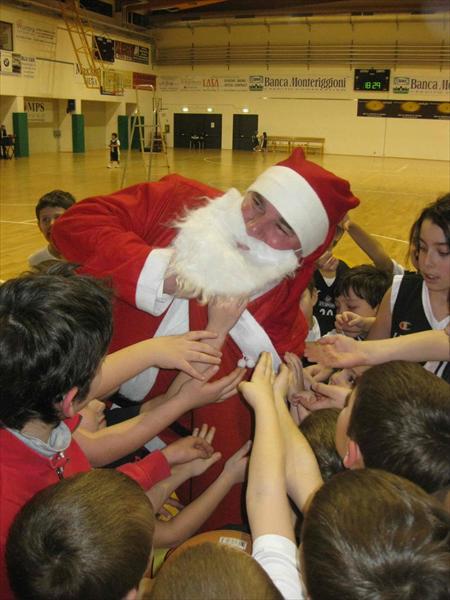 Babbo Natale tra i bambini