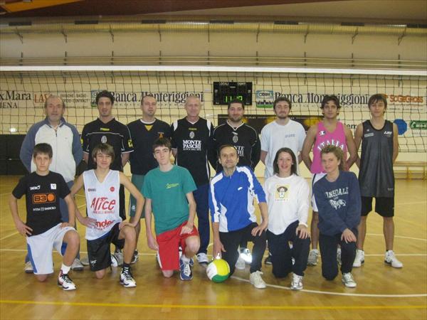 Le squadre che hanno dato vita alla partita inaugurale di Volley al PalaOrlandi